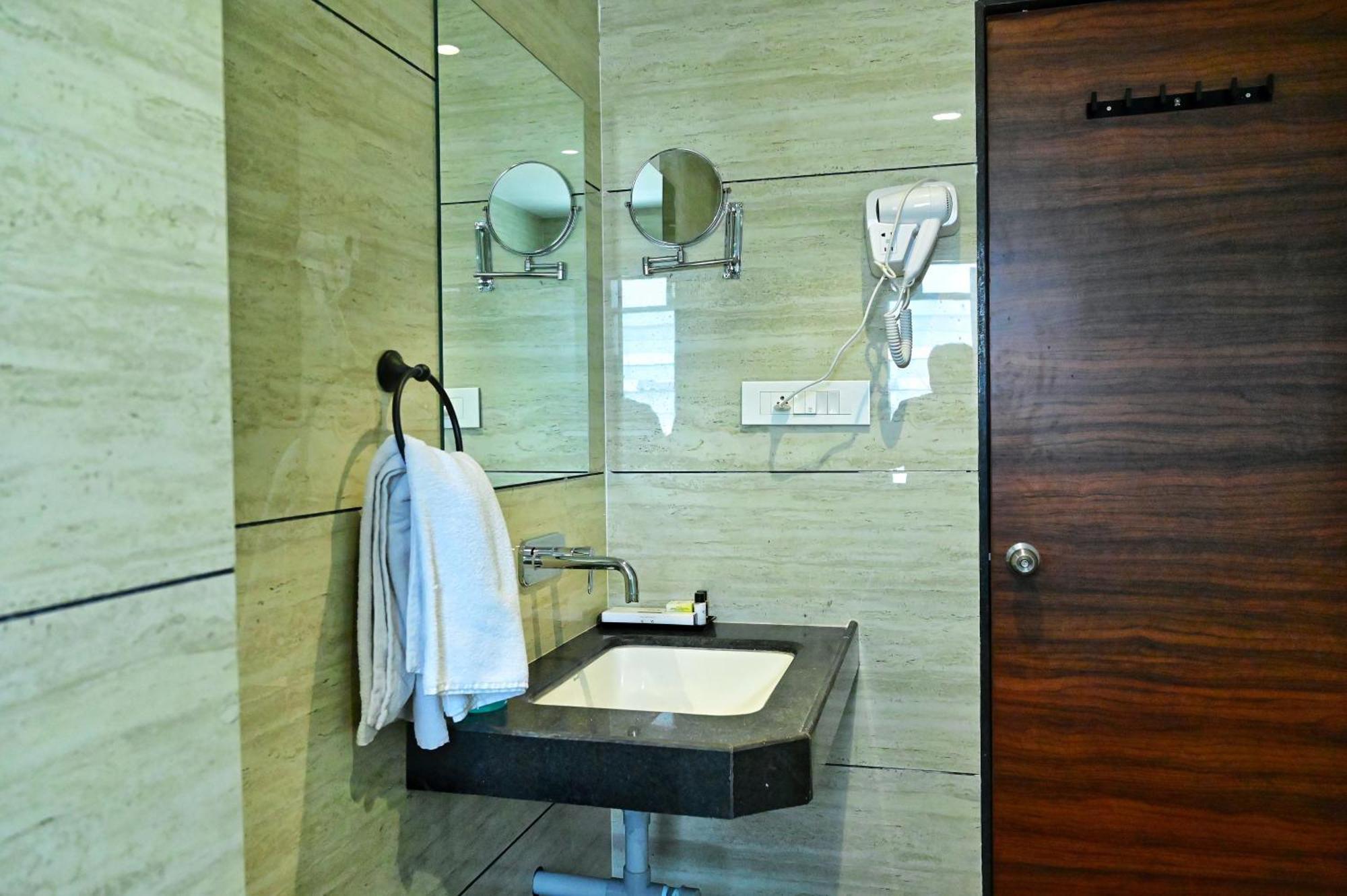 The One Hotel Nashik Ngoại thất bức ảnh