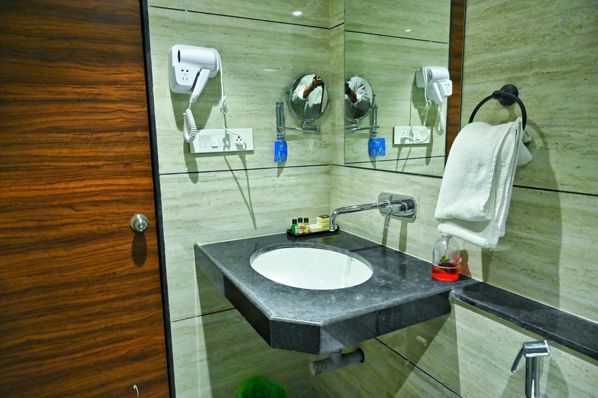 The One Hotel Nashik Ngoại thất bức ảnh