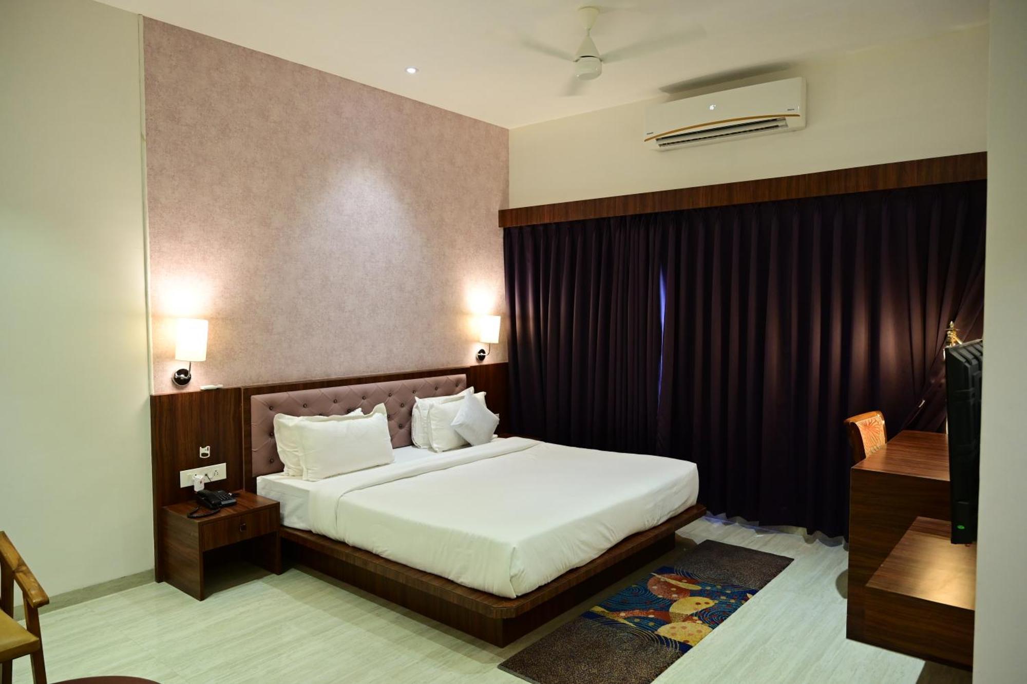 The One Hotel Nashik Ngoại thất bức ảnh