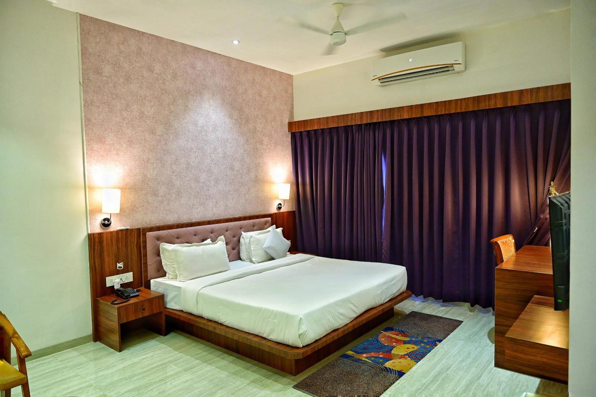 The One Hotel Nashik Ngoại thất bức ảnh