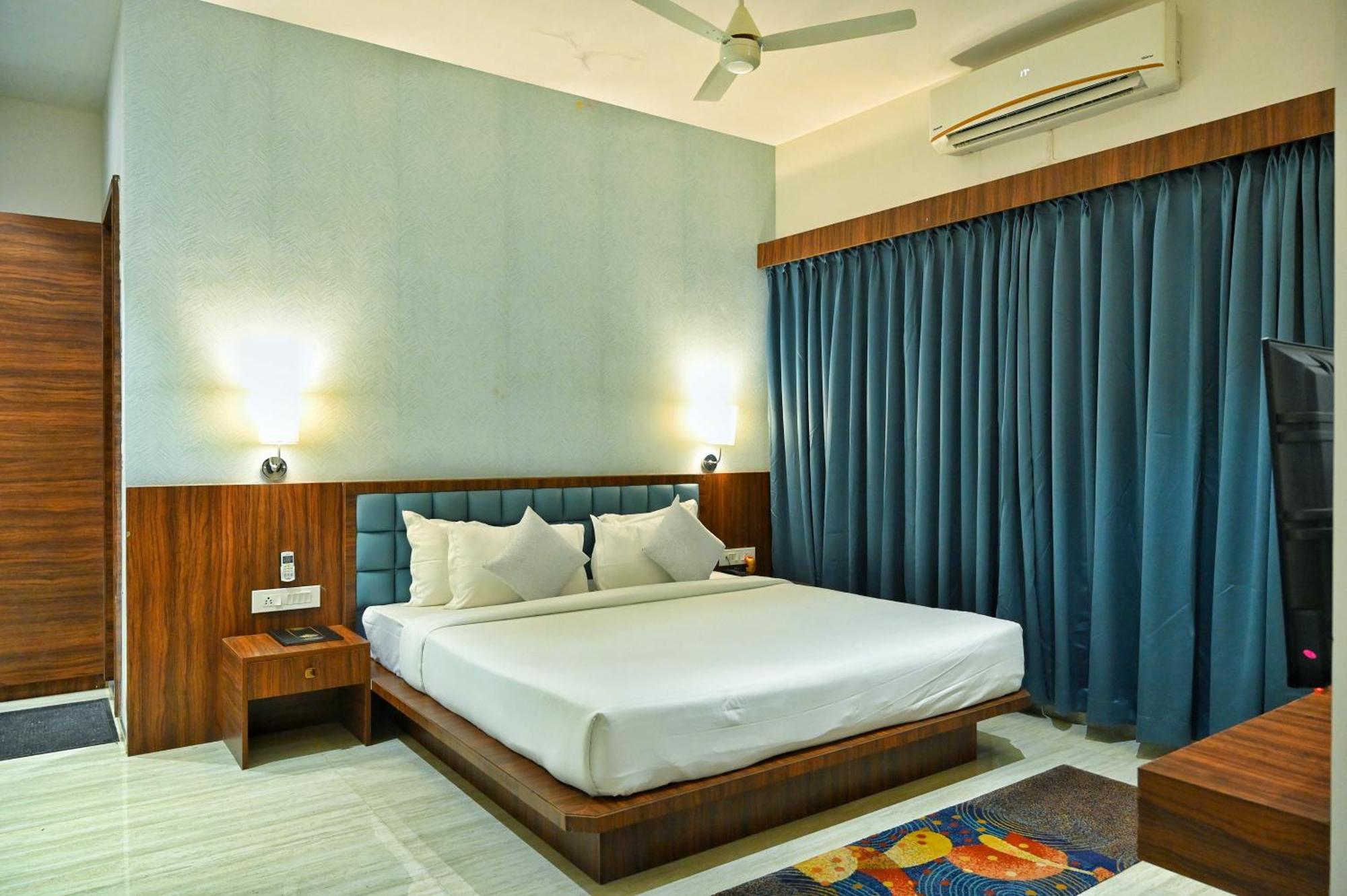 The One Hotel Nashik Ngoại thất bức ảnh