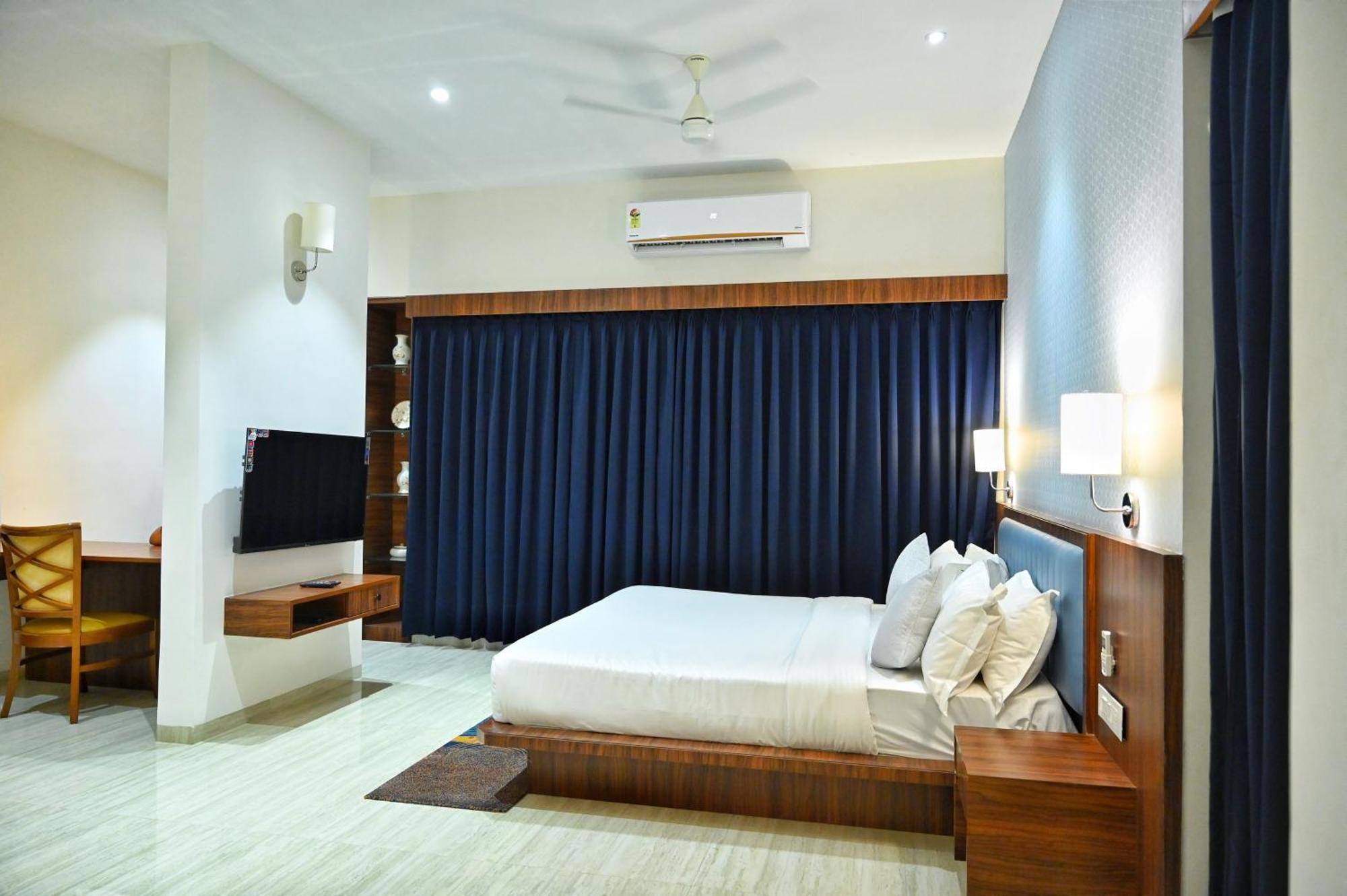 The One Hotel Nashik Ngoại thất bức ảnh